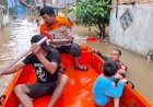TNI-Polri-Bantu-Evakuasi-Korban-Banjir-1,5-Meter-yang-Mau-Cuci-Darah