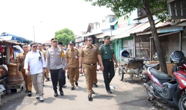 Pastikan-Harga-Pangan-Jelang-Lebaran,-Forkopimda-Kota-Mojokerto-Sidak-Pasar-dan-Swalayan