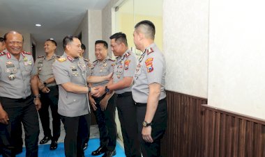 Keluarga-Besar-Polda-Jatim-Lepas-Irjen-Pol.-Pasma-Royce-Emban-Amanah-sebagai-Kapolda-Bali