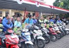 Polres-Situbondo-dan-Bhayangkari-Berbagi-Ratusan-Bingkisan-Ramadhan-untuk-Driver-Ojol