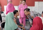 Hari-Bhayangkara-ke-79-Polrestabes-Surabaya-dan-Bhayangkari-Bantu-Kaum-Difabel