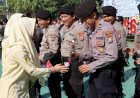 Bunga-dan-Jeruk-Simbol-Kepedulian-Masyarakat-untuk-Polres-Batu