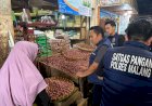 Satgas-Pangan-Polres-Malang-Turun-ke-Pasar,-Pastikan-Harga-dan-Ketersediaan-Bapokting-Aman-Jelang-Ramadan