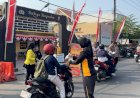 Polsek-Waru-Gelar-Jumat-Berkah,-Bagikan-150-Paket-Makanan-dan-Minum-Ke-Pengguna-Jalan