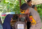 Kapolsek-Taman-Bagikan-Sembako-kepada-Warga,-Ajak-Anggota-Peduli-Sosial