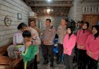Polres-Kediri-Sambangi-Marfel,-Bocah-Kelas-5-SD-yang-Berjuang-Rawat-Ibunya