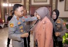 Jadi-Ibu-Asuh-Polwan-Polda-Jatim,-Ny.-Lenia-Dekananto-Dorong-Kesejahteraan-dan-Keharmonisan-Keluarga-Polri