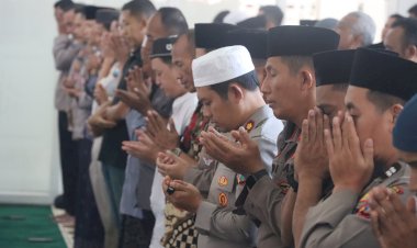 Polres-Pasuruan-Gelar-Salat-Ghaib-dan-Doa-Bersama-untuk-Korban-Kecelakaan-Lalu-Lintas