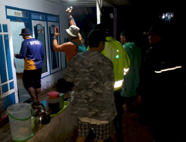 Polres Probolinggo Gerak Cepat Bantu Warga Terdampak Banjir di Tiris