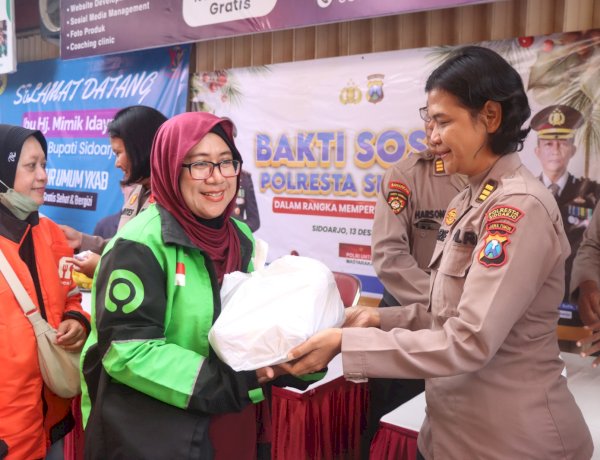 Sambut Natal, Polresta Sidoarjo Berbagi Kasih dengan Masyarakat