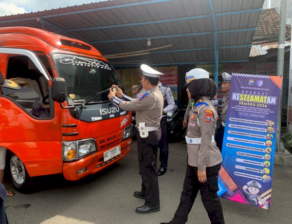 Layanan Kesehatan Gratis Aksi Simpatik Polres Blitar Edukasi Pengguna Jalan di Ops Keselamatan Semeru