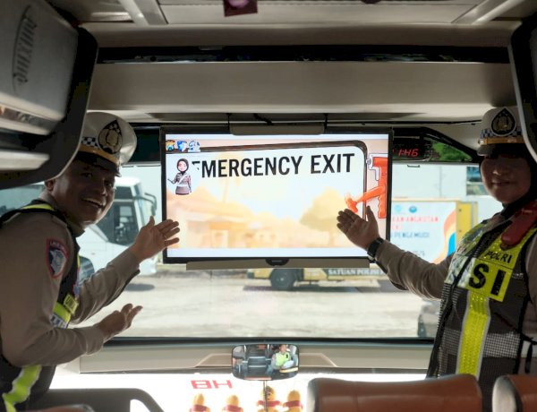 Polres Malang Sosialisasikan Tertib Lalin Melalui Program Polantas Menyapa di OPS Keselamatan Semeru