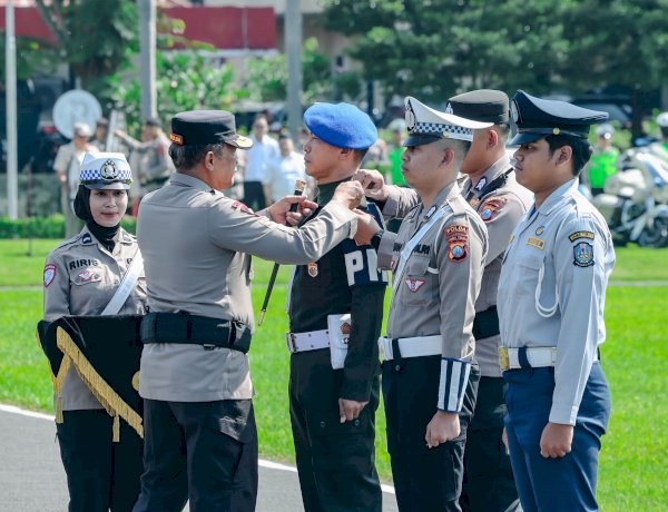 Kapolda Jatim Pimpin Apel Gelar Pasukan Pastikan Kesiapan Personel Operasi Ketupat Semeru 2026