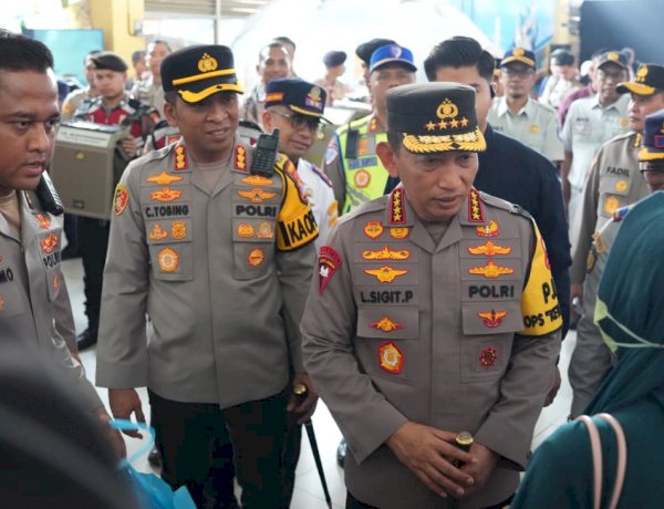 Kapolri Pantau Mudik di Terminal Purabaya, Optimalkan Pelayanan Terbaik untuk Masyarakat