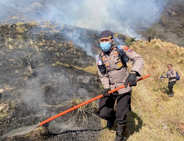 Polres Probolinggo Intensifkan Penanganan Karhutla di Lereng Gunung Bromo