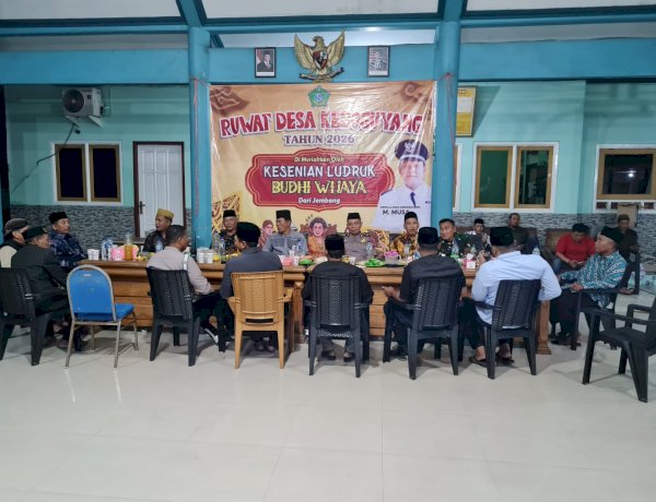 Kapolsek Jabon Silaturahmi dengan Tokoh Agama dan Masyarakat di Ruwat Desa Keboguyang