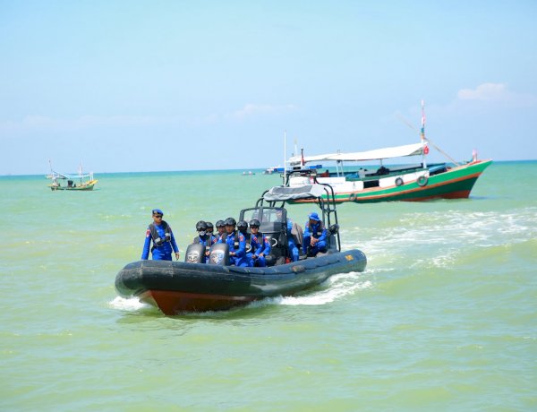 Ditpolairud Polda Jatim Kerahkan 4 Kapal Sisir Perairan Sumenep dan Masalembu Cari Korban KM Virgo Transport 8