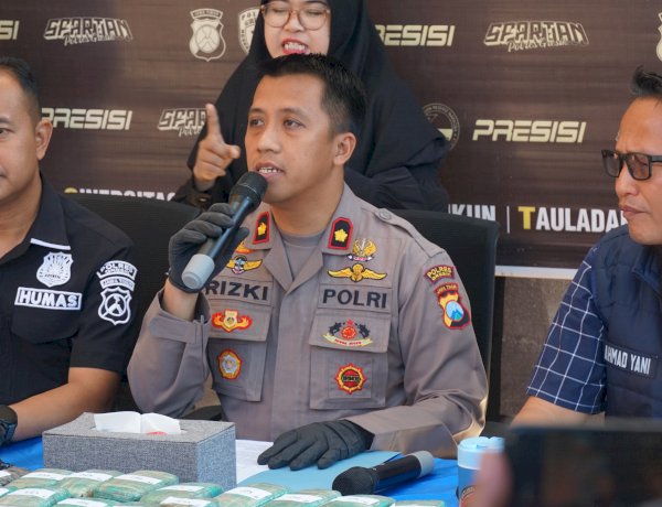 Polres Gresik Sita 10,8 Kg Ganja di Gudang Ekspedisi