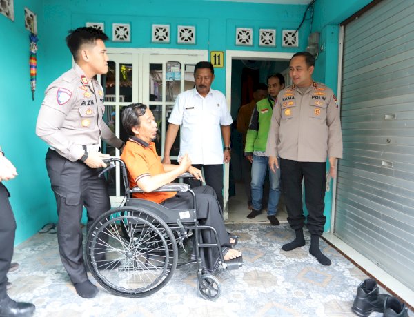 Sentuh Hati! Aksi Cepat Polres Gresik Selamatkan Ekonomi Keluarga Driver Ojol Korban Kecelakaan