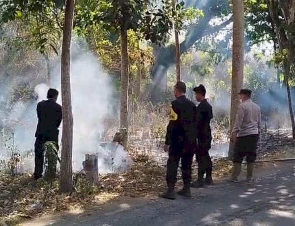 Sinergi Polres Bondowoso dan Tim Gabungan Padamkan Karhutla di Kawasan Wisata Black Lava Ijen