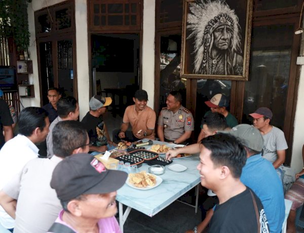 Kapolres Jember Serap Aspirasi Pedagang, Gelar Cangkrukan di Pasar Johar