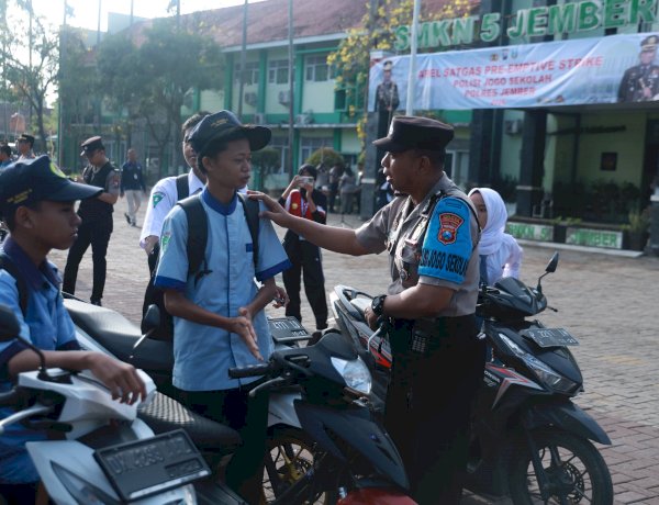 Polisi Jogo Sekolah: Langkah Preventif Polres Jember Siapkan Pelajar Menuju Generasi Emas 2045