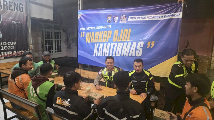 Satlantas-Polresta-Sidoarjo-Gelar-Sahur-On-The-Road-Bersama-Ojol,-Perkuat-Sinergi-di-Jalan-Raya