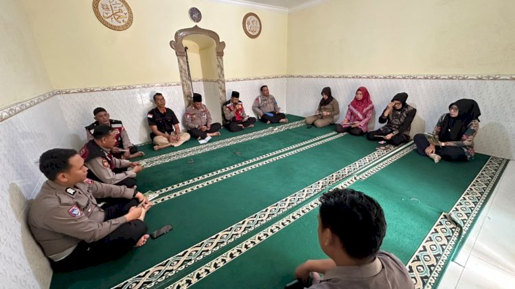 Polsek-Krian-Gelar-Doa-Bersama-untuk-Korban-Tenggelam-KM-Virgo-Transport-8