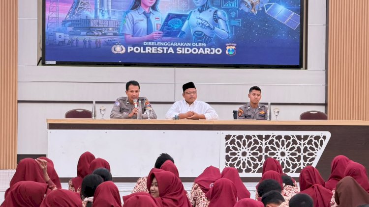 Polresta-Sidoarjo-Edukasi-Siswa-SMKN-2-Buduran-tentang-Pemanfaatan-AI