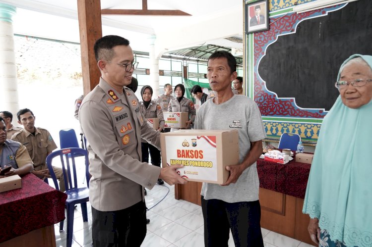 Polsi Peduli Ratusan Warga Terima Bantuan Sosial Polres Ponorogo