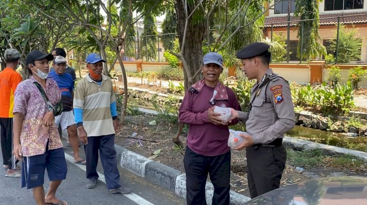 Sat Samapta Polresta Sidoarjo Jaga Kamtibmas Sambil Berbagi