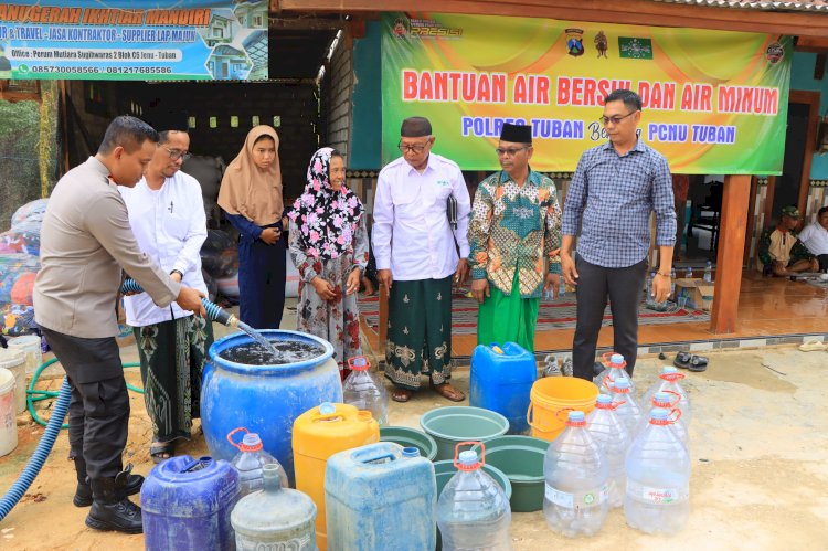 Tangani Dampak Kemarau, Polres Tuban Bersama PCNU Droping Air Bersih Untuk Warga