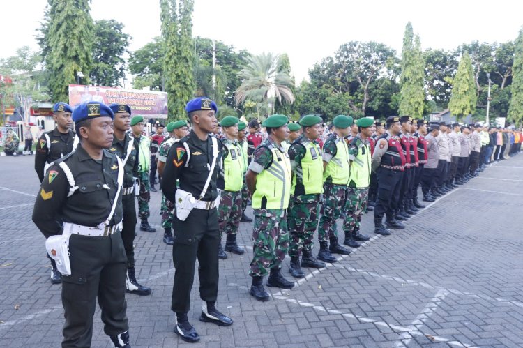 Polisi Terjunkan Ratusan Personel Gabungan, Perayaan Malam Tahun Baru 2024 di Situbondo Berlangsung Kondusif