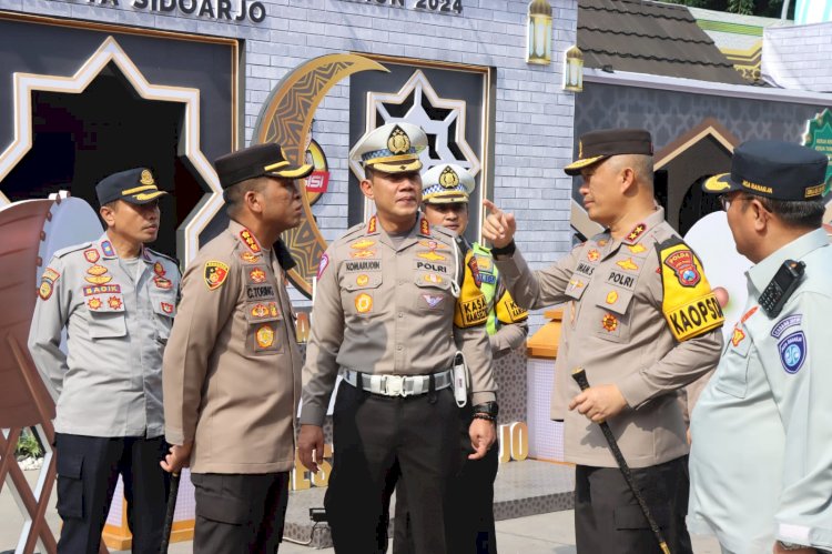 Kapolda Jatim Cek Kesiapan Pelayanan Mudik di Terminal Purabaya