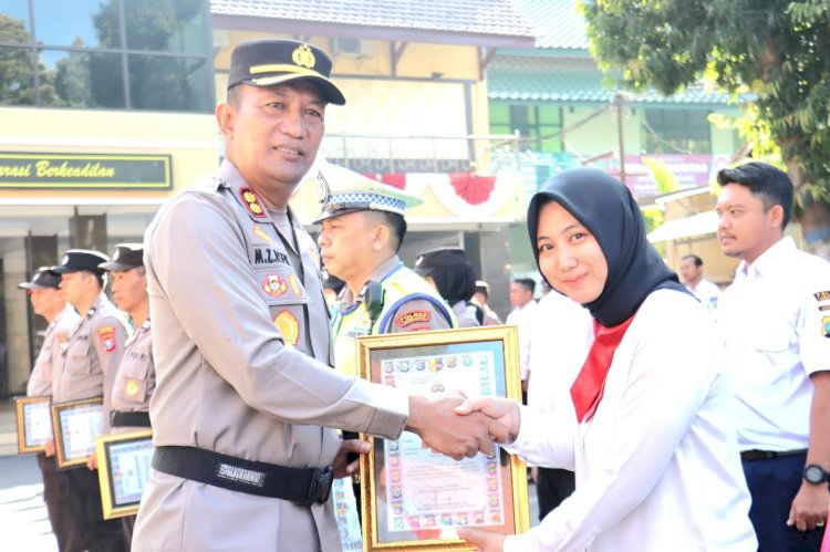 Raih Penghargaan, Dua Polwan Polres Lumajang Dinilai Berprestasi dan Berdedikasi