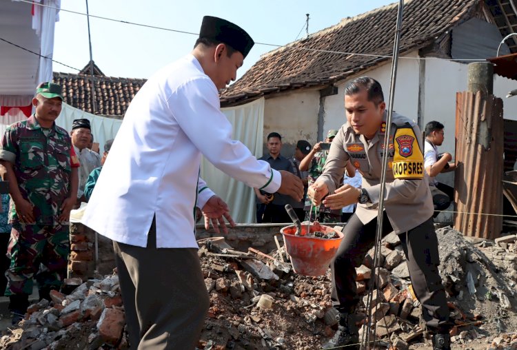 Sambut Hari Bhayangkara ke -78 Polres Nganjuk Beri Kado Bedah Rumah Warga