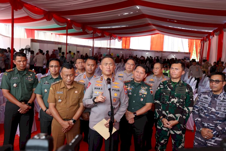 Kapolda Jatim Pimpin Baksos dan Bakkes Serentak di Ponorogo Sambut Hari Bhayangkara ke – 78