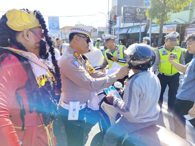 Polres Ngawi  Libatkan  Tokoh Wayang Saat Operasi Patuh Semeru 2024 Ajak Masyarakat Tertib Lalin