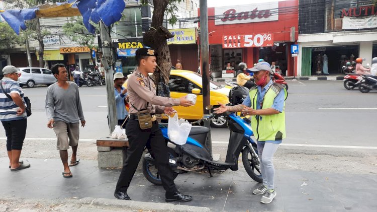 Sat Samapta Polresta Sidoarjo Tumbuhkan Rasa Peduli di Tengah Patroli