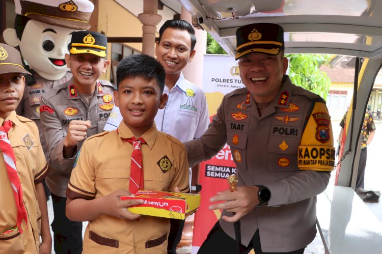 Polres Tulungagung Luncurkan Mobil Senyum Berbagi Makanan Bergizi Gratis untuk Anak - anak