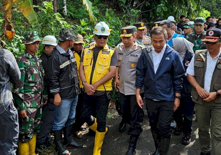 Kapolda Jabar Tinjau Lokasi Bencana di Sukabumi dan Salurkan Bantuan