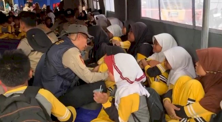 Trauma Healing Polri di SDN Sukapanjang: Memulihkan Semangat Anak-Anak Terdampak Longsor