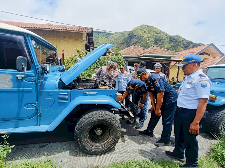 Jelang Nataru Polres Probolinggo Ramp Check Kendaraan Wisata Pastikan Keamanan Wisatawan Bromo