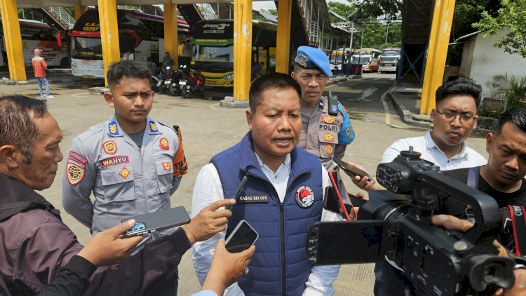 Ops Lilin Semeru 2024, Polda Jatim Gelar Tes Urine Pengemudi Bus di Terminal Purabaya