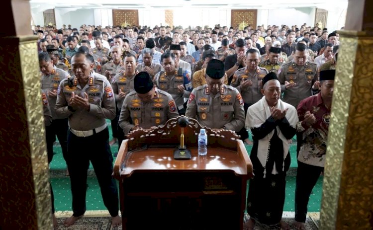 Polda Jatim Gelar Shalat Ghaib untuk Korban Bencana di Aceh Sumatera