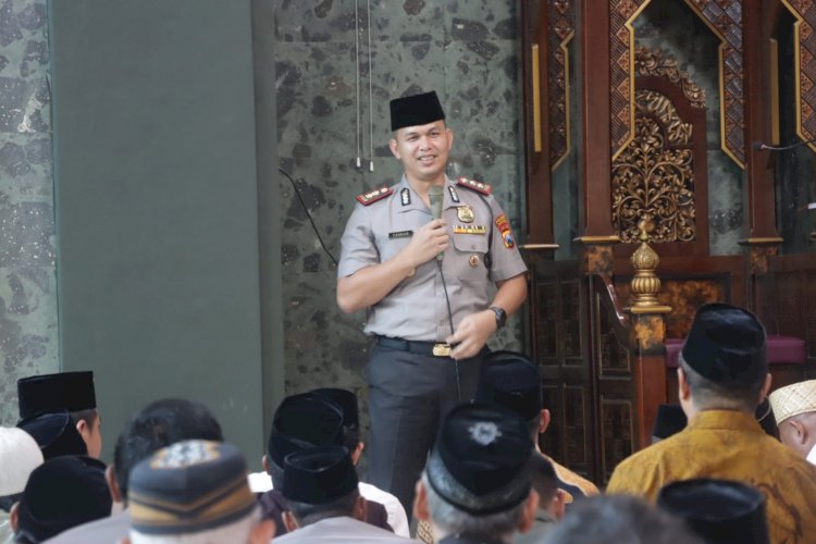 Sidoarjo Ayo Shalat Jumat Polresta Gelar Shalat Jumat Keliling dan Peduli Masyarakat
